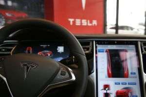 Tesla a livrat un număr record de 241.300 de automobile electrice în trimestrul trei, depăşind aşteptările analiştilor