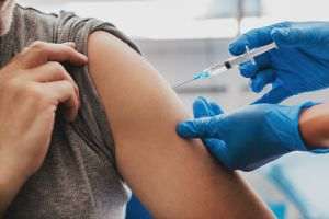 Suntem, împreună cu Bulgaria, la coada numărului de vaccinaţi