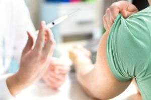 Vaccinul antigripal poate fi benefic pacienţilor cu SARS-CoV-2 care necesită intervenţii chirurgicale