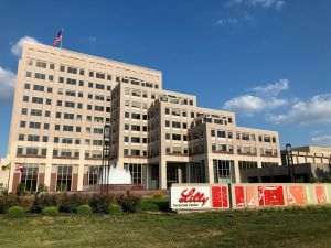 Eli Lilly a retras cererea de autorizare în UE a tratamentului său împotriva Covid-19, invocând lipsa cererii din partea statelor europene