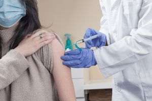 Norvegia intenţionează să ofere a treia doză de vaccin anti-COVID-19 tuturor adulţilor