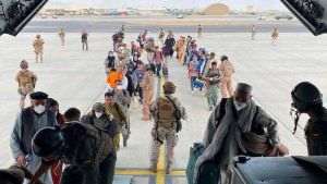 Rusia evacuează 380 de persoane din Afganistan