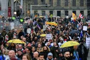 Noi ciocniri după protestul împotriva restricţiilor anti-COVID-19