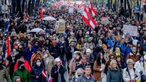 Peste 35.000 de persoane au participat la manifestaţia anti-COVID de la Viena 