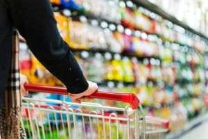 Ungaria obligă hipermarketurile străine să cedeze pentru acţiuni sociale alimentele care expiră în 48 de ore