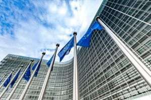 Comisia Europeană vrea ca decontarea pe pieţele financiare din UE să fie mai sigură şi mai eficientă