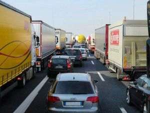 Trafic blocat pe DN 6, la Ghelmegioaia, din cauza unui accident rutier