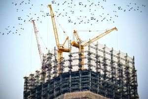 Volumul lucrărilor de construcţii a crescut în primele şase luni, ca serie brută, cu 4,3%