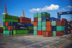 Principalul port britanic de mărfuri, Felixstowe, intră într-o grevă de opt zile