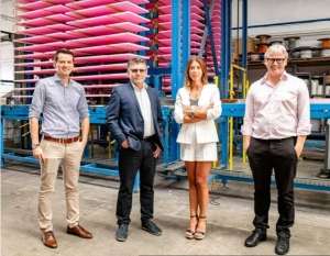 Austrotherm preia producătorul român de polisitren extrudat al brandului Zentyss.De la dreapta la stânga: Klaus Haberfellner (director general al grupului Austrotherm), Roxana Ghioca (Director General Austrotherm România), Laurentiu Istrate (Administrator Austrotherm România) şi Heimo Pascher (Managerul tehnic al grupului Austrotherm).(Credit foto:Austrotherm)