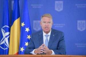 Persoanele condamnate definitiv pentru infracţiuni săvârşite cu intenţie nu pot candida în funcţii publice