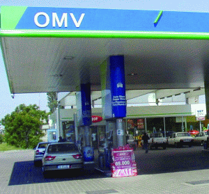 OMV deţine pachetul majoritar de acţiuni la "Petrom" SA, iar MOL este preyentă în România cu 124 de benzinării.