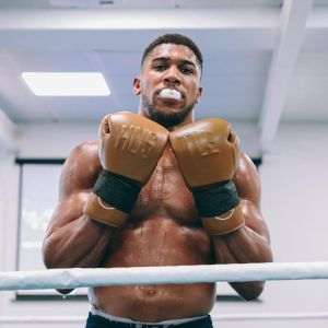 Pugilistul Anthony Joshua revine în ring