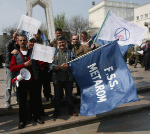 La protestul liderilor de la FSS Metarom Galaţi s-au alăturat şi sindicaliştii de la Sindicatul Solidaritatea.