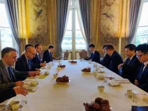 Li Hui şi Frederic Mondoloni dezbat soluţionarea politică a crizei din Ucraina într-o întâlnire la Paris