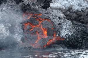 Mii de persoane evacuate în urma erupţiei vulcanului Mayon