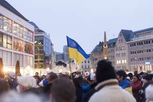 Ucraina înlătură simbolurile sovietice de pe monumentul Patriei Mamă din Kiev