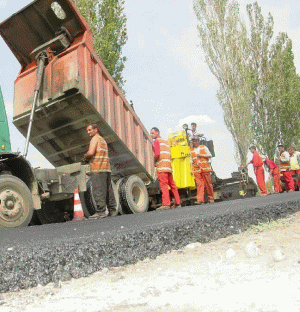 Sumele totale alocate sunt de 46,8 milioane de lei pentru lucrările la drumuri judeţene, respectiv 17,8 milioane de lei pentru drumuri comunale