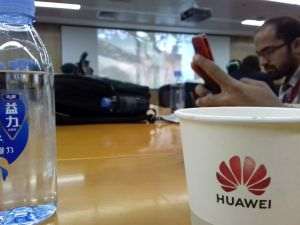 Huawei a înregistrat o creştere modestă a veniturilor în prima jumătate a anului