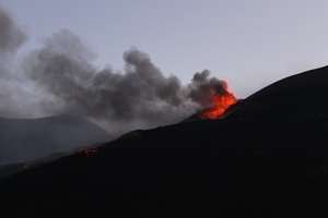 Aeroportul din Catania a fost închis din cauza erupţiei vulcanului Etna