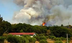 Incendiile de vegetaţie continuă în Grecia