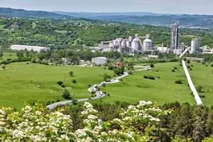 Holcim investeşte peste 25 milioane euro în fabrica de ciment din Câmpulung