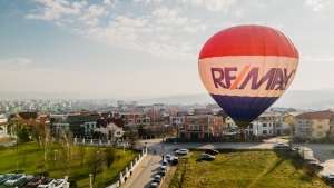 RE/MAX încheie un parteneriat cu KIWI prin care cumpărătorii de imobiliare vor primi servicii gratuite de brokeraj credite