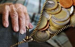 The future pension law, challenged by unions and pensioners