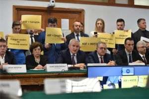 March 20, 2023 - the AUR parliamentarians protest against the ASF management, which appeared at the hearings at the Insurance Supervisory Commission of the Romanian Senate, after the Euroins bankruptcy. (Photo source: Agerpres)