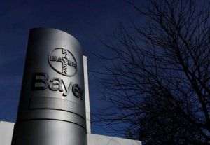 Reuters: Bayer a câştigat în California un proces legat de efectul cancerigen al erbicidului Roundup