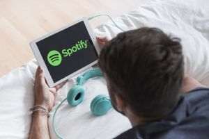 TradeVille: Spotify are mai mulţi ascultători decât populaţia UE