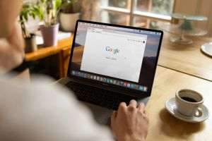 Presă: Google alocă 25 de milioane de euro pentru educarea europenilor în folosirea AI