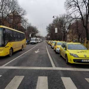 COTAR: "Taximetria şi transportul alternativ se vor face conform unor reguli comune"