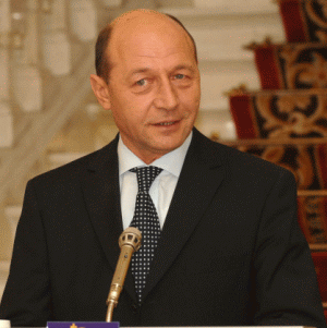 Băsescu: Either we make it out of the crisis together, or none of us will