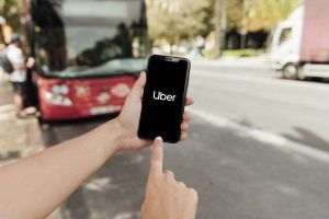 C.O.T.A.R: Lectură suplimentară pentru clienţii Uber Melc, în timp ce caută un taxi!