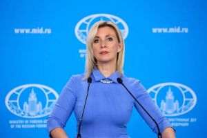 Într-o postare pe paginile oficiale de pe reţelele X şi Telegram, Maria Zakharova scrie: "Pentru prima dată, un reprezentant al regimurilor occidentale a vorbit atât de deschis despre esenţa a ceea ce se întâmplă. Nu este o chestiune de «dragoste pentru ucraineni», pe care occidentalii i-au distrus practic şi din dorinţa Statelor Unite de a-şi menţine hegemonia, de a-şi menţine un rol care se estompează în afacerile mondiale. Nu a mai rămas nicio urmă de creativitate în abordarea americană a relaţiilor internaţionale. Liberal-democraţii ştiu doar să distrugă, crezând că această abilitate este o garanţie a dominaţiei. Iar sarcina Uniunii Europene în stadiul actual este să furnizeze ca ajutor Ucrainei cartuşe achiziţionate din banii propriilor cetăţeni, a căror părere nu le-a cerut-o nimeni". (Sursa foto: https://mid.ru/)