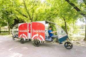 Din 2024, firmele din Bucureşti-Ilfov pot beneficia de colectarea reciclabilelor cu zero costuri, de la prima unitate protejată autorizată - Recicleta