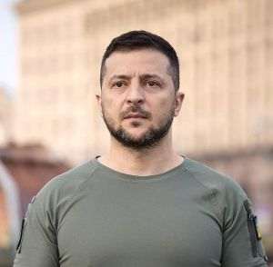 AFP: Zelenski scade vârsta de mobilizare militară de la 27 la 25 de ani