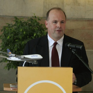 Stefan Vasermann, director General de Vânzări "Lufthansa" pentru România şi Moldova: "Reducerea capacităţii a fost una dintre măsurile adoptate pentru a răspunde cererii în descreştere".