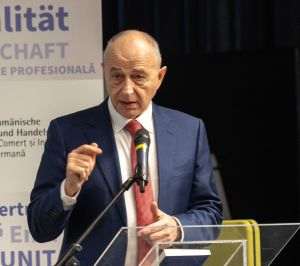 Mircea Geoană, secretar general adjunct al NATO, a precizat: "Modelul economic se va schimba, configurarea lanţurilor de aprovizionare se schimbă, iar tehnologia va avea un impact asupra produselor noastre. Participăm la cea mai mare transformare din istorie, iar guvernele singure, chiar dacă sunt eficiente, nu vor putea să facă singure schimbările necesare, ci trebuie să conlucreze cu mediul academic şi cu mediul de afaceri".