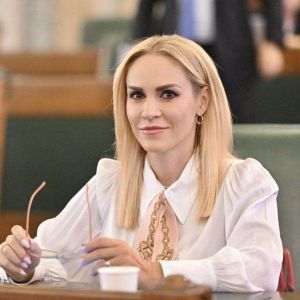 Presă: Gabriela Firea este realeasă în funcţia de preşedinte al PSD Bucureşti