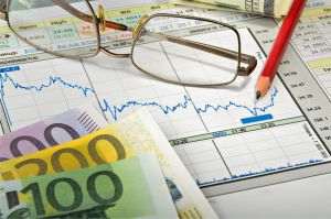 Euro continuă să facă paşi mari pe drumul către irelevanţă