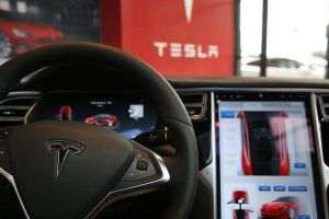 Presă: Tesla reduce preţul software-ului de asistenţă a şoferului cu o treime, până la 8.000 de dolari