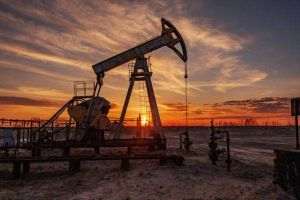 Reuters: Preţurile petrolului au scăzut cu peste 3%