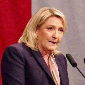 Marine Le Pen îl acuză pe Macron că vrea "să intre în război direct" cu Rusia