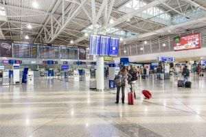 Le Figaro: Aeroportul din Noumea va rămâne închis până luni dimineaţă