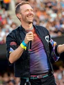 Babasha, îngropat de Coldplay; învierea, a doua zi