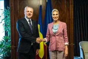 Sergiu Prodan, Minister of Culture from the Republic of Moldova and Raluca Turcan (photo source: facebook/Raluca Turcan)