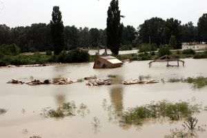 Heavy rains cause problems from China to Ecuador