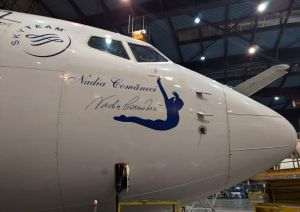 Numele şi autograful Nadiei Comăneci, colantate pe aeronava TAROM care va purta sportivii români la Jocurile Olimpice de la Paris